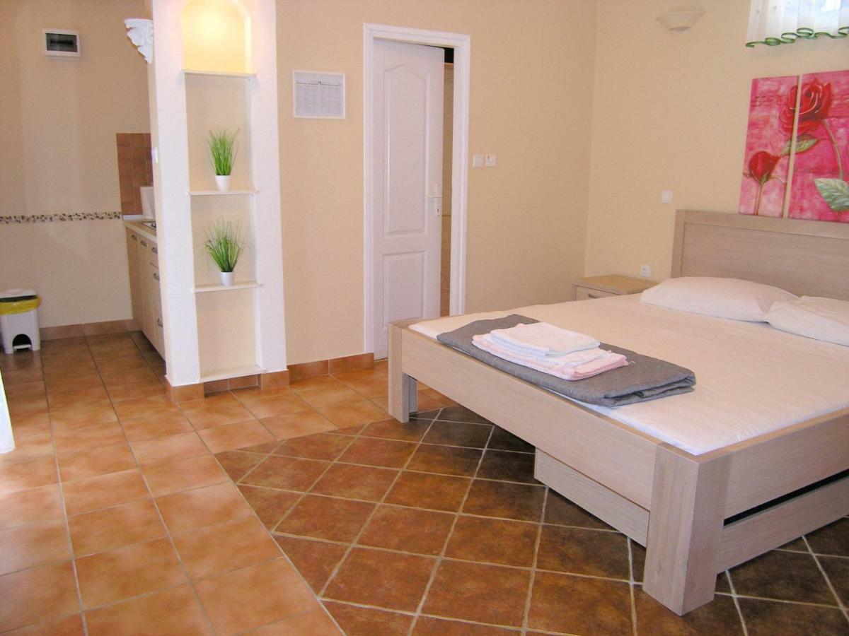 Apartment Damijan Krk Town Esterno foto